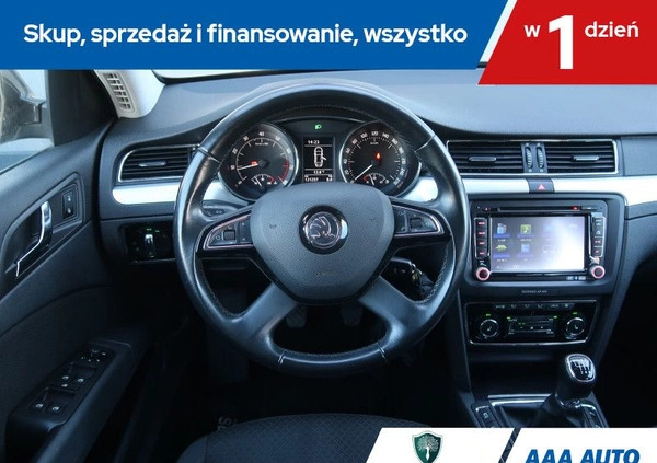 Skoda Superb cena 50000 przebieg: 121229, rok produkcji 2014 z Orzesze małe 326